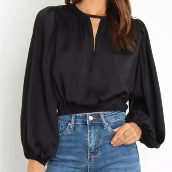 Petal & Pup Betty Cropped Long Sleeve Round Neckline Top Black Size 6 - Picture 1 of 2